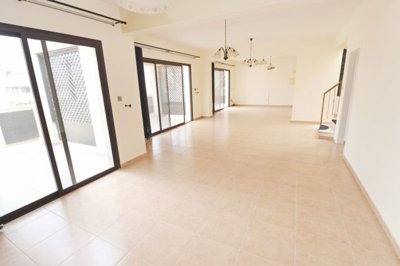 Penthouse For Sale  in  Kato Pafos