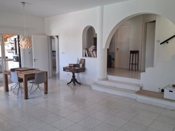 Detached Villa For Sale  in  Kamares