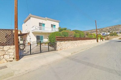 Detached Villa For Sale  in  Peyia Village