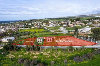 Shared residential field in Timi, Paphos