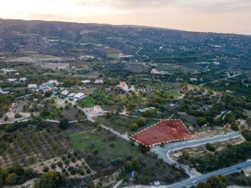 Plot - Giolou, Paphos