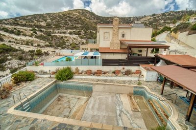 Detached Villa For Sale  in  Peyia Village