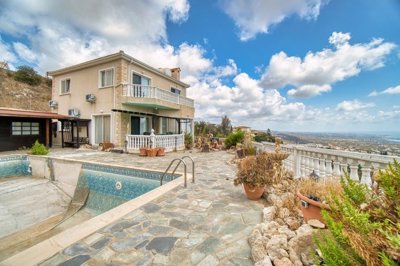 Detached Villa For Sale  in  Peyia Village