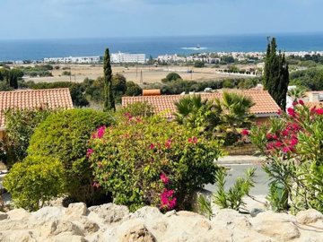 Detached Villa For Sale  in  Chlorakas