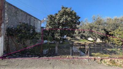 Three plots with stone-built houses in Giolou, Paphos