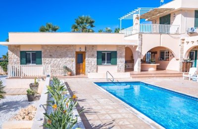 Detached Villa For Sale  in  Sea Caves