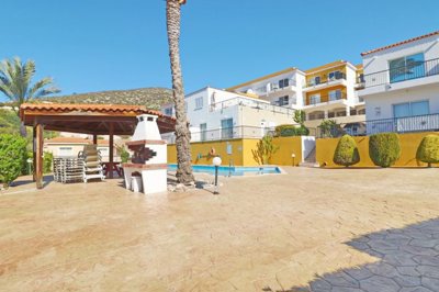 Apartment For Sale  in  Peyia Village