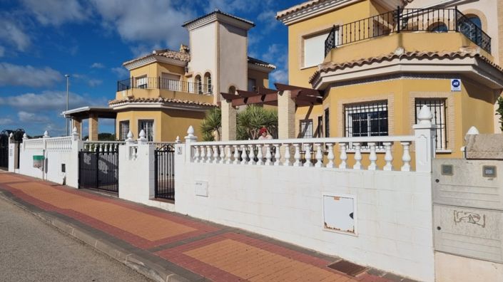 Image No.1-3 Bed Villa for sale