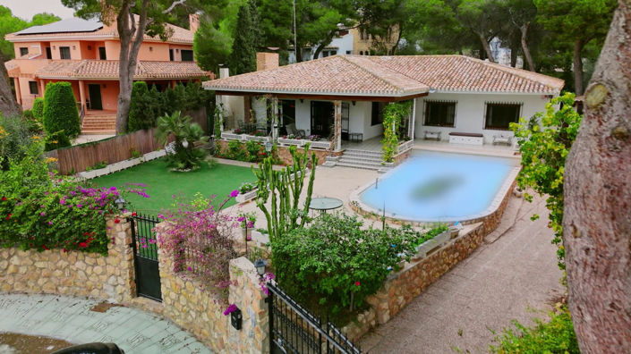 Image No.1-6 Bed Villa for sale