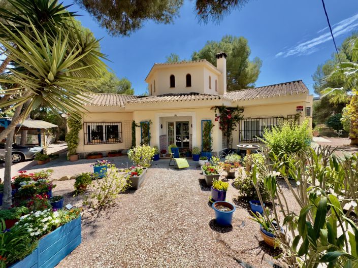 Image No.1-6 Bed Villa for sale