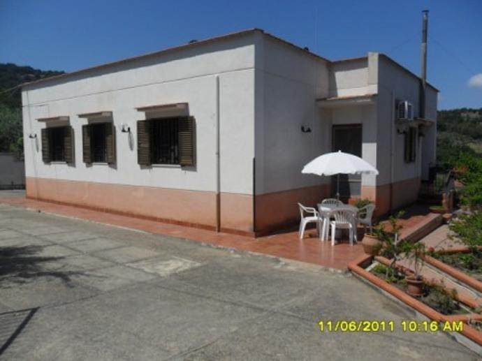 Image No.1-3 Bed Villa / Detached for sale