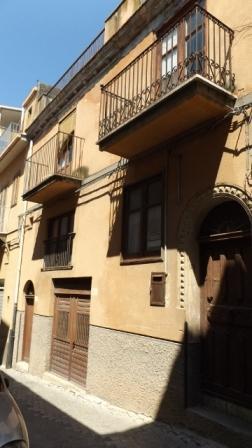 Image No.1-5 Bed Townhouse for sale