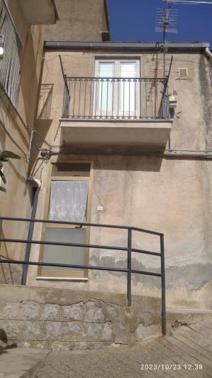 Image No.1-2 Bed House for sale