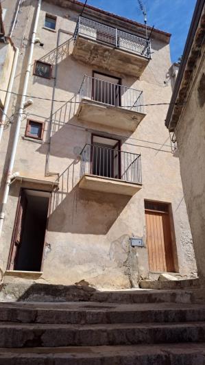 Image No.1-3 Bed House for sale