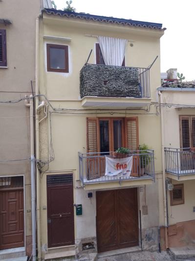 Image No.1-2 Bed House for sale