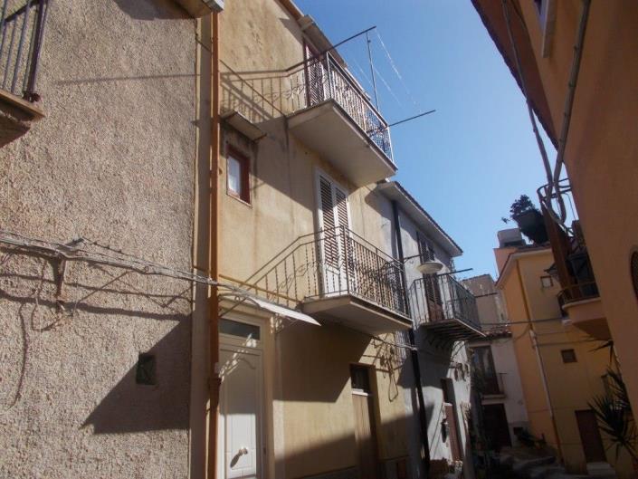 Image No.1-3 Bed House for sale