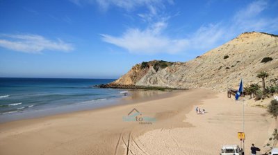 35 minute walk to burgau beach