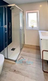 2nd shower room