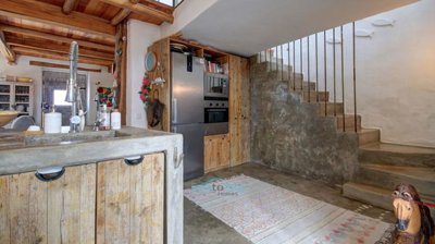 stairs to mezzanine bedroom