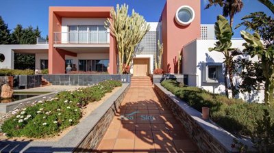 front entrance to the villa