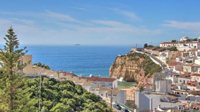 views to the nearby beach & sea