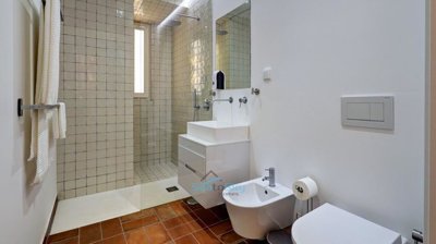 en-suite shower room