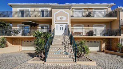 steps up to the main entrance to 4 apartments