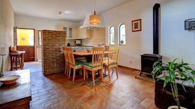 open-plan dining and kitchen