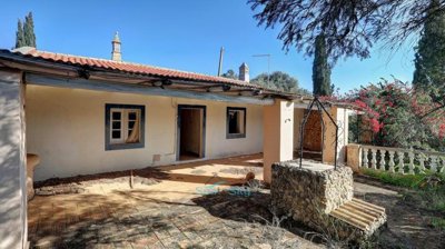 terrace with well / cisterna