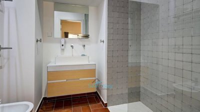 en-suite shower room