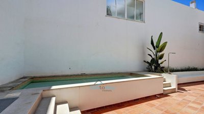 courtyard with communal plunge pool