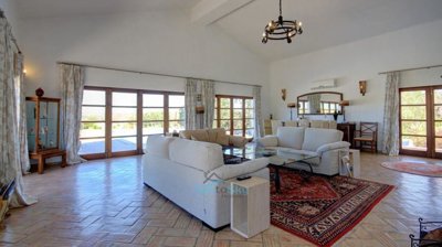 patio doors to pool terrace