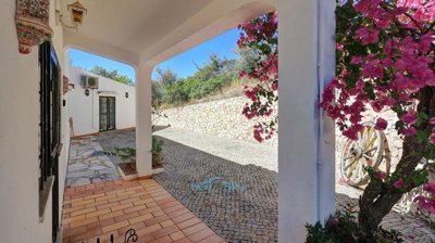 covered entrance porch