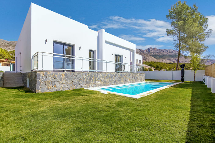 Image No.1-4 Bed Villa for sale