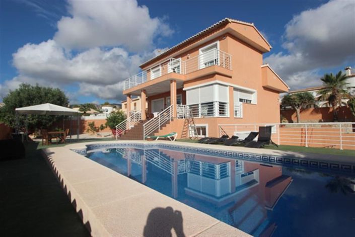 Image No.1-4 Bed Villa for sale