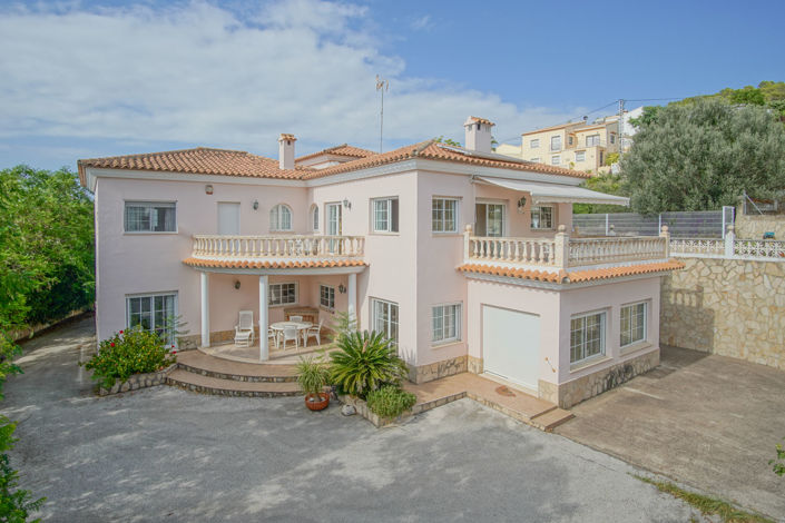 Image No.1-6 Bed Villa for sale