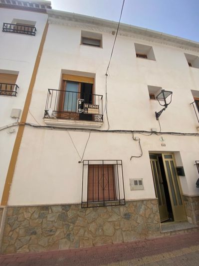 Image No.1-3 Bed Townhouse for sale