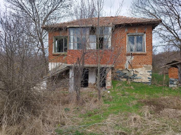 Image No.1-Maison de campagne de 2 chambres à vendre à Yambol 