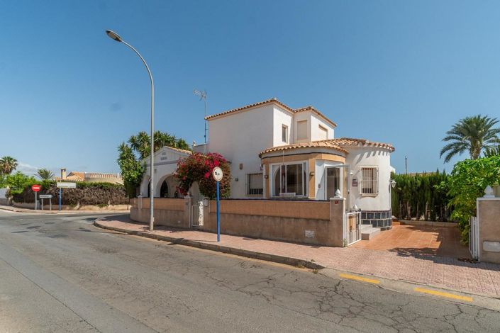 Image No.1-2 Bed Villa for sale