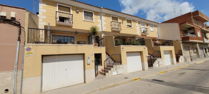 Image No.1-3 Bed Townhouse for sale