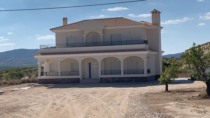 Image No.1-4 Bed Villa for sale