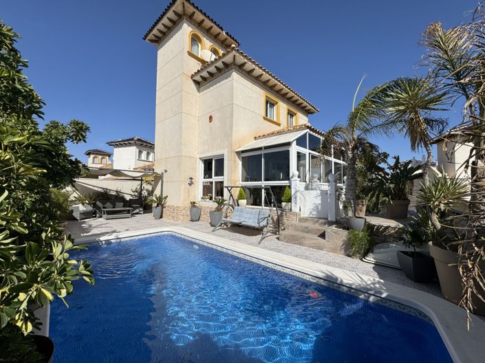 Image No.1-4 Bed Villa for sale