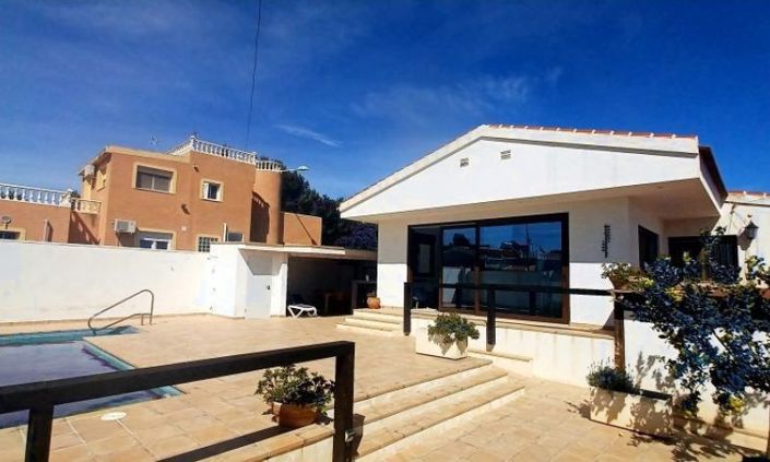 Image No.1-4 Bed Villa for sale