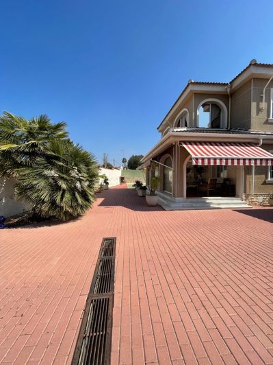 Image No.1-5 Bed Villa for sale