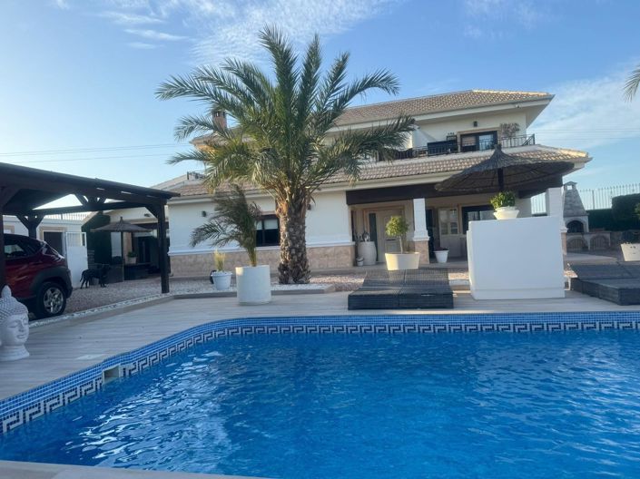 Image No.1-4 Bed Villa for sale