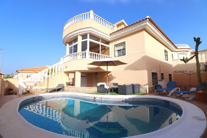 Image No.1-4 Bed Villa for sale