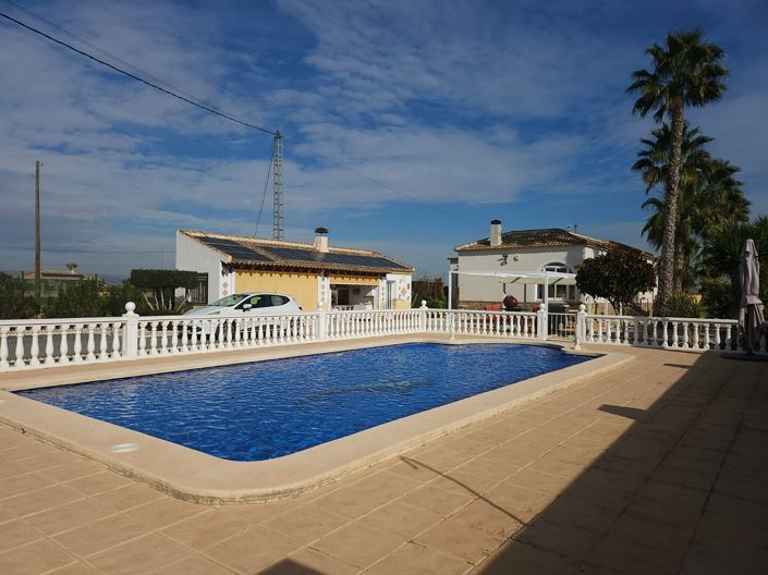 Image No.1-4 Bed Villa for sale