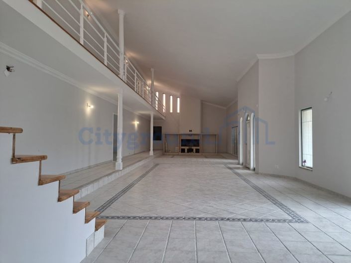 Image No.1-5 Bed House for sale