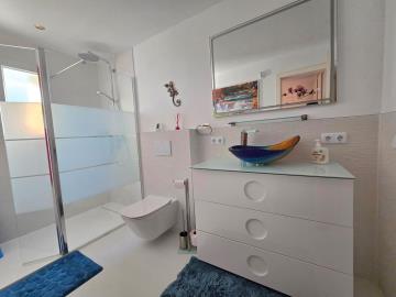 en-suite-bathroom