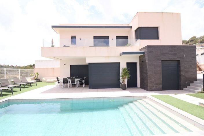 Image No.1-3 Bed Villa for sale